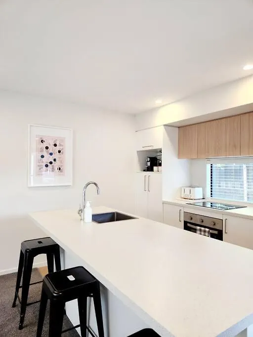 Central Home With Internal Garage - Close To Cbd! 크라이스트처치 0*,  뉴질랜드